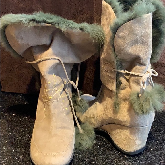 Fur lined wedge boot. - Picture 2 of 7